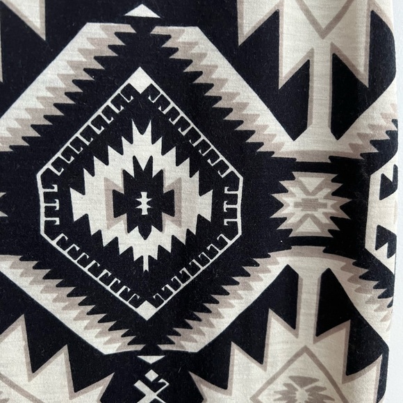 Black and white pattern bodycon tshirt dress with front slit (size small) - Picture 2 of 6